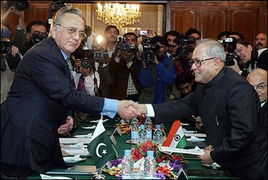 王毅与巴方外长战略对话：中巴合作将有新突破