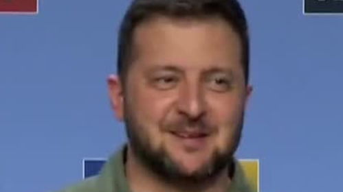 泽连斯基微笑表情特写