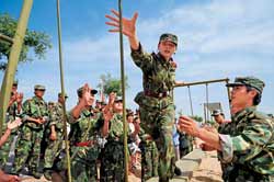 军事爱好者讨论现场