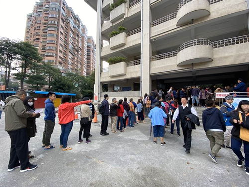 台湾民众参与投票