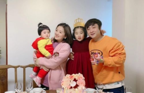 乔杉与孩子们互动场景