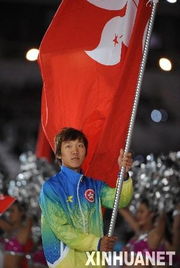 三位旗手身姿挺拔,神采奕奕