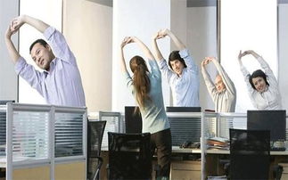 老师在办公桌前烦恼