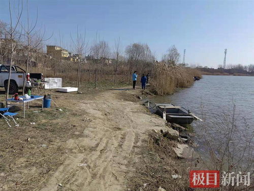 救援人员搜寻失联者