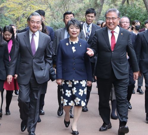 韩国外长登机赴美