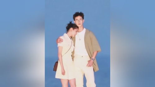 关晓彤和李昀锐在黄昏时亲吻