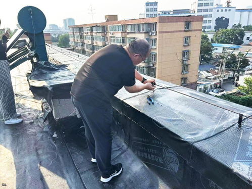 男子常闻楼上怪声 物业称无人 居民饱受折磨