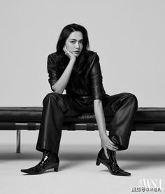 女主眼神坚定，充满决心