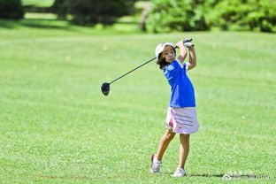 刘宇婕与奖杯合影