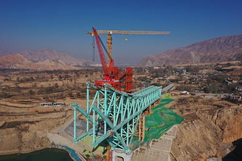 尖扎黄河特大桥事故：工人命悬一线，施工安全引深思