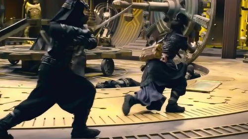 一群黑衣人拿着刀剑冲过来