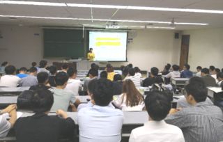 学生研究AI安全