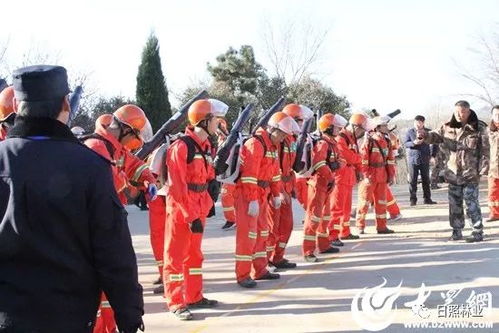 消防队员工作场景