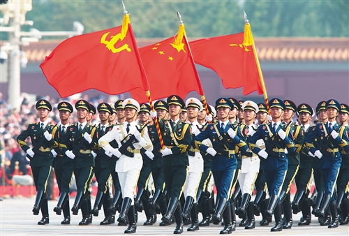 阅兵场上那个超酷的无伴奏方队，帅炸啦😎