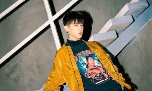 马伯骞与新玩伴互动