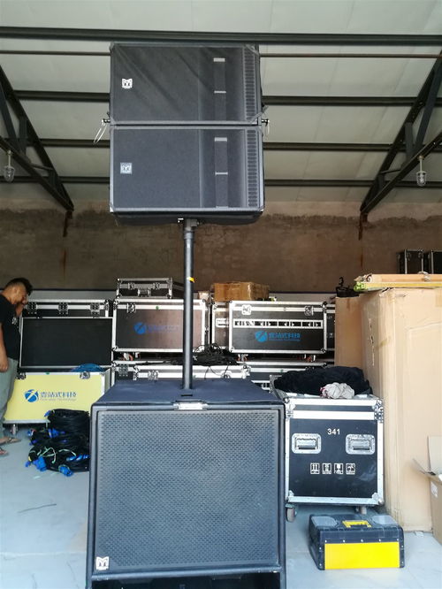 编曲师们专注工作