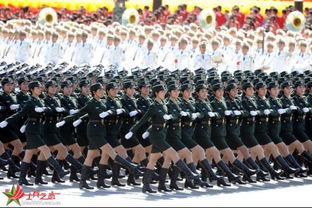 阅兵方队行进中的侧面全景