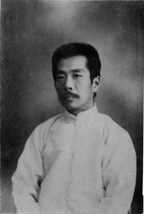 鲁迅长孙回应同款毛背心爆火背后的故事