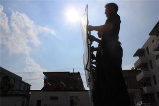 战士们顶着烈日训练