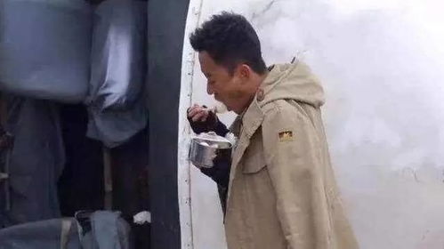 吴京在片场工作的照片