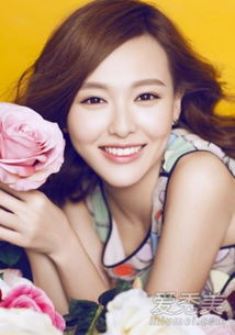 唐嫣手捧花束笑容灿烂