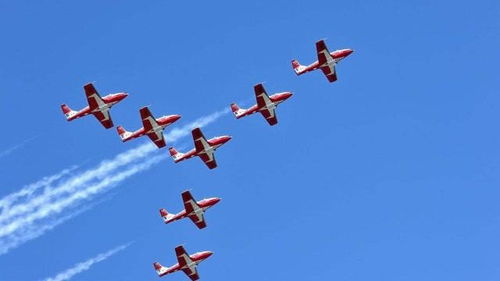 军机尾部彩色烟雾