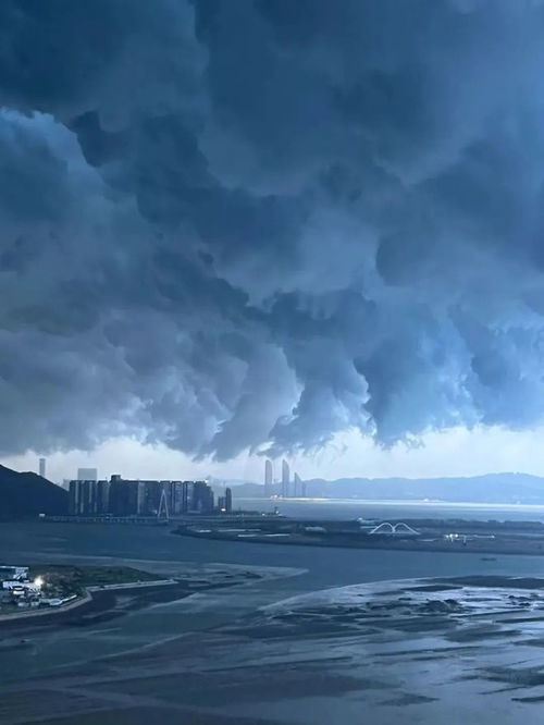 台风剑鱼擦过三亚近海，当地民众严阵以待