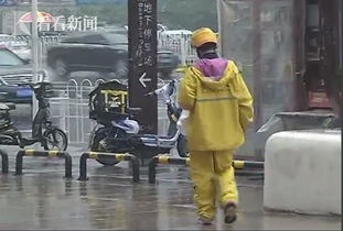 下班后送外卖的年轻人：有人月入3000元！