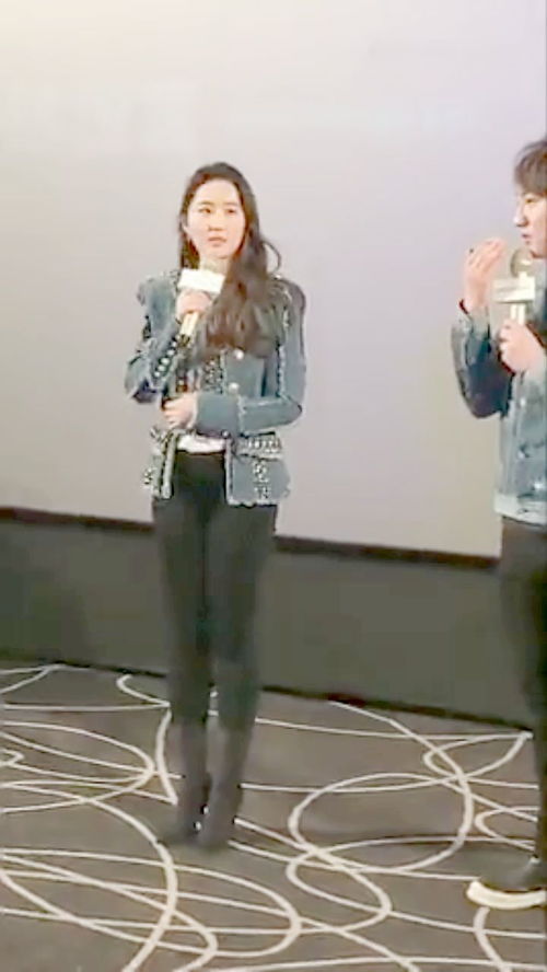 刘亦菲出席发布会现场