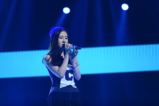 张碧晨认真练习唱歌的照片