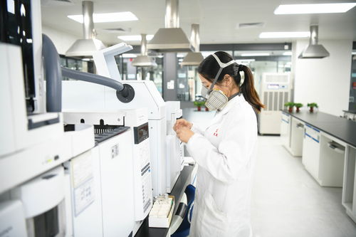 一个充满科技感的电池实验室