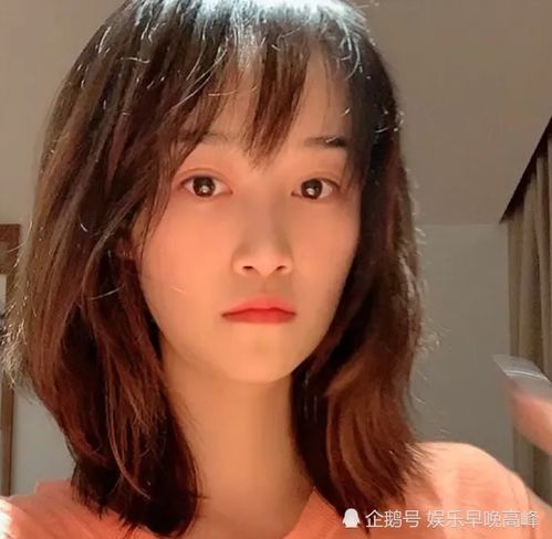 蓝盈莹素颜雀斑美照引热议，真实自然魅力尽显