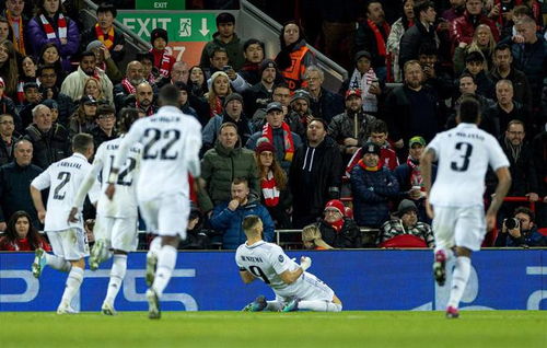 皇马球员赛后庆祝胜利