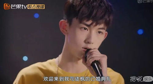 袁昊接受采访时的照片