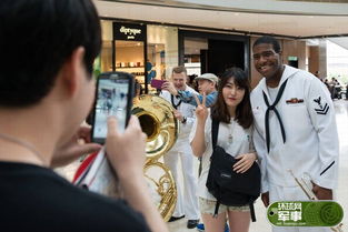 官兵与香港市民互动