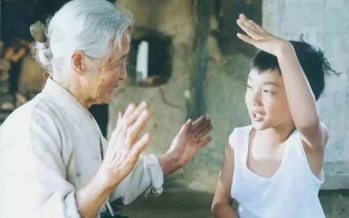 81岁网红外婆‘册琳娜’遇车祸，网友心揪紧！