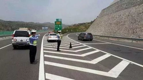 高速惊现恐怖面具人！交警权威回应来了