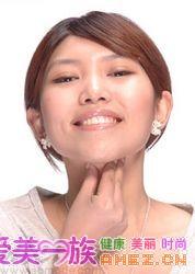 做面部运动的人