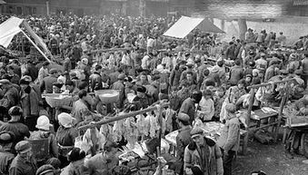 众说纷纭的场面