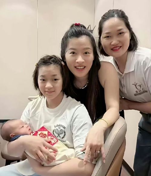 全红婵家人合照