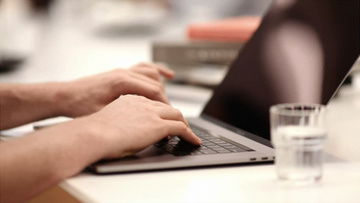 落马银行副行长成网红，一周涨粉两万背后的惊人故事