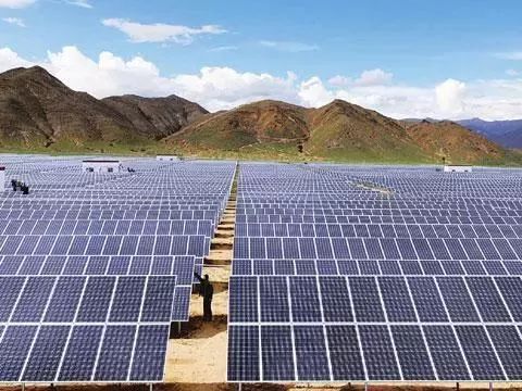 光伏巨头齐巨亏！五家龙头半年亏超170亿，背后真相竟是……