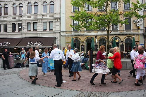 中国留学生海外遇险，中领馆紧急发声！