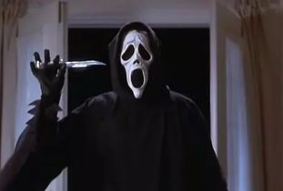 高速路上惊现恐怖面具人吓车，太吓人！