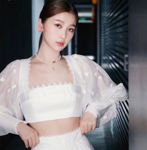 虞书欣出席活动风采依旧