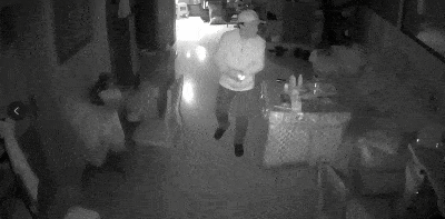 杭州高速惊魂！男子戴恐怖面具吓车背后真相大揭秘