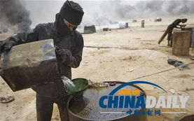 人们在工厂工作