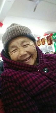 刘老太满脸愁容的照片