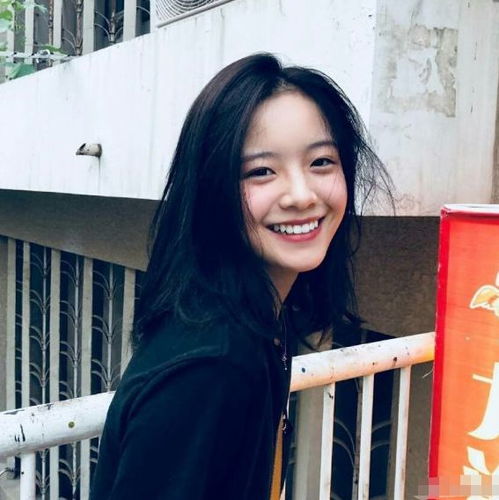 孙千予参加浪琴表活动