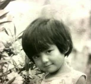 严女士小时候照片